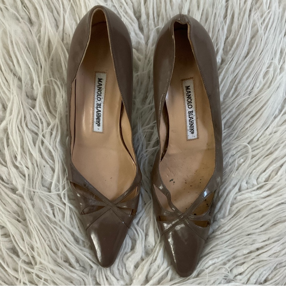 Manolo Blahnik Brown Gray Taupe Patent Leather Cutout Accent Heels EUC Size 36 - Picture 3 of 9